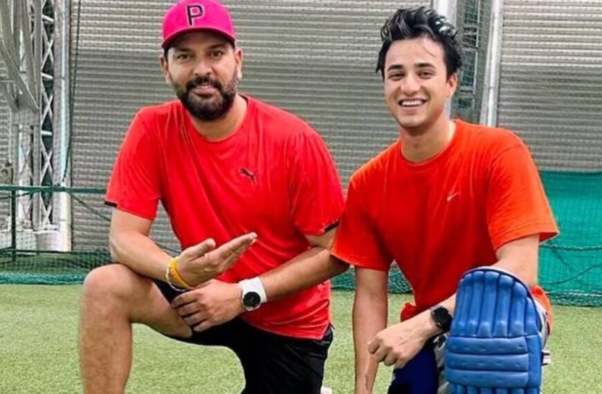 Abhishek Sharma with Yuvraj Singh (Instagram)