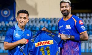 Indian Football Legend Sunil Chhetri Gets Mumbai Indian Jersey From Hardik Pandya (X)