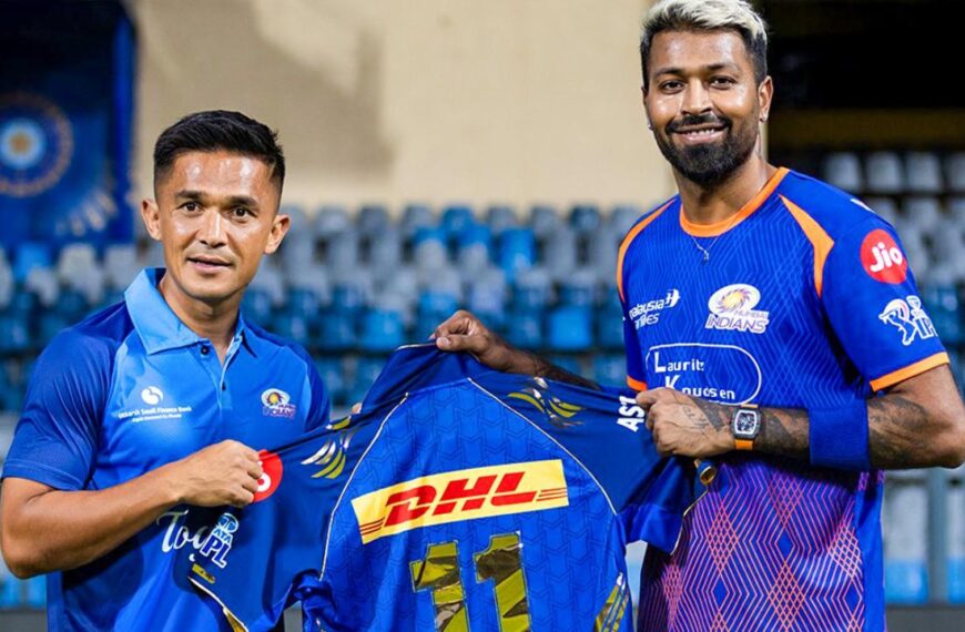 Indian Football Legend Sunil Chhetri Gets Mumbai Indian Jersey From Hardik Pandya (X)