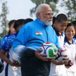 PM Modi ने बच्चों संग फुटबॉल का लिया आनंद, सोशल मीडिया पर फोटो वायरल
