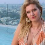 कौन हैं वो लड़की जिसकी फोटो को Like कर विवादों में फंसे कोहली?